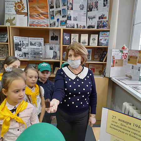Обучающиеся МБОУ "Гимназия №14" приняли участие во Всероссийской акции памяти «Блокадный хлеб»